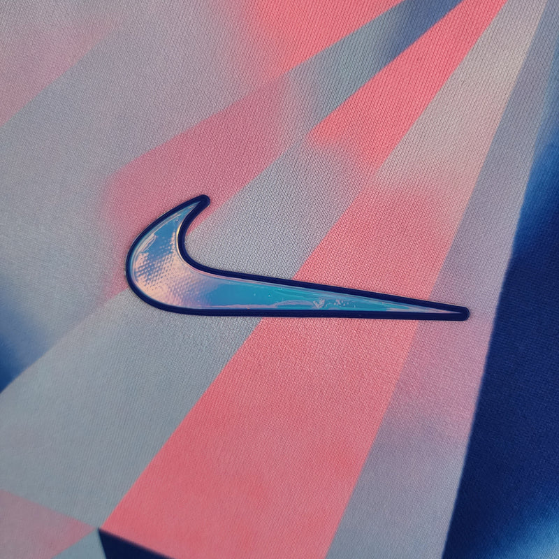 Camisa Inglaterra Treino Geometric 22/23 - Nike Torcedor Masculina - Azul e rosa